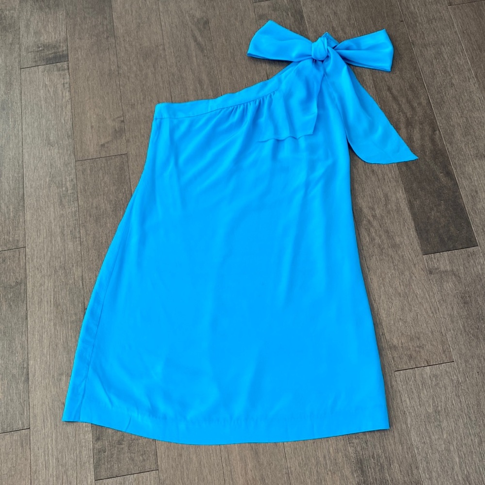 Banana Republic. Asymmetrical silk dress  size 8 EUC
